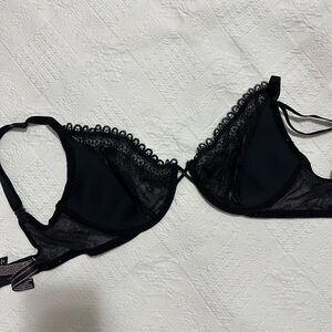 Sexy Victorias Secret black lace underwire bra